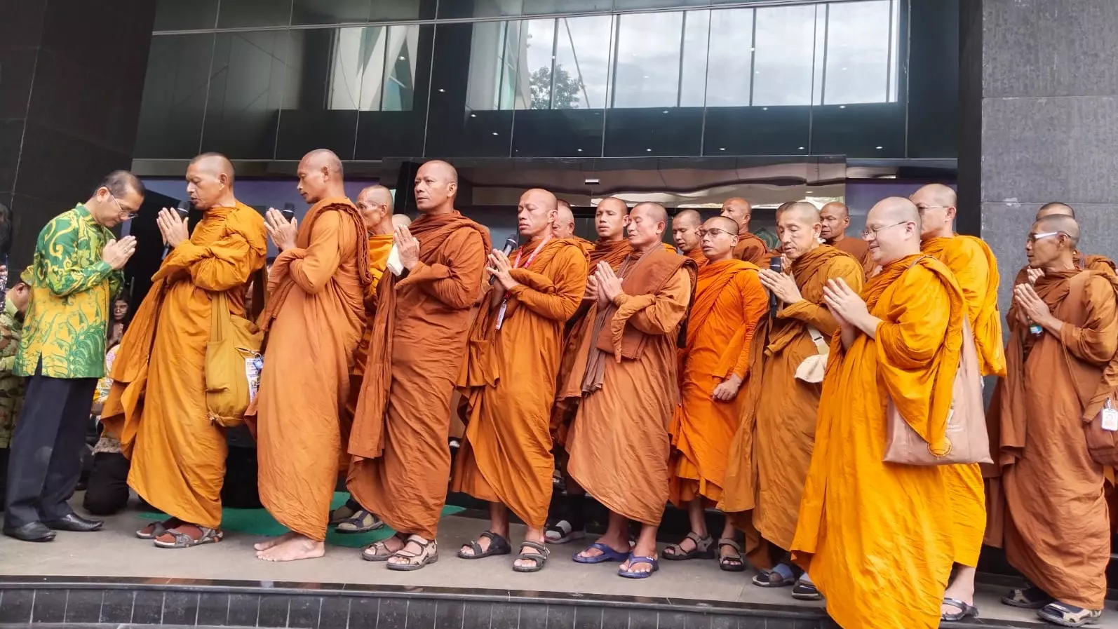 Rahasia Kenapa Biksu Kuat Jalan Kaki Dari Thailand Ke Candi Borobudur